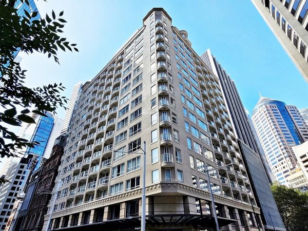 Mantra 2 Bond Street Sydney — Property