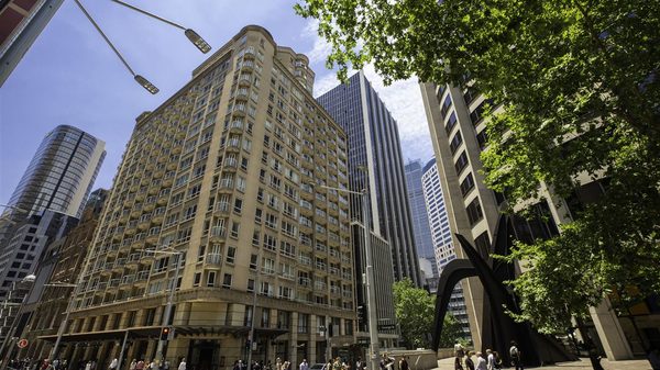 Mantra 2 Bond Street Sydney — Property