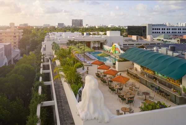 Mayfair House Hotel Garden Miami Florida — Property