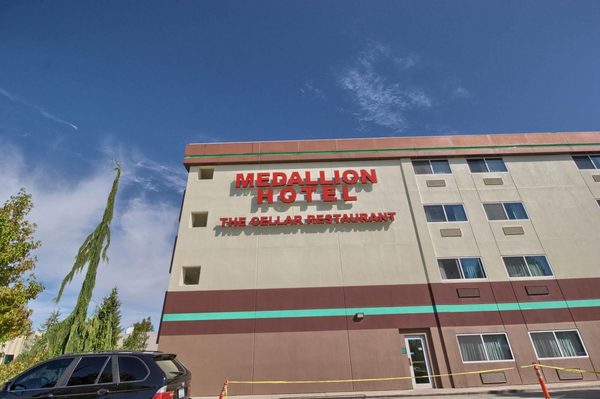 Medallion Inn and Suites — Property