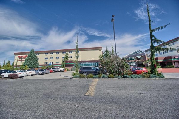 Medallion Inn and Suites — Property