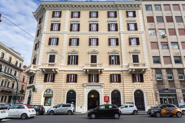 MEININGER Roma Termini — Property