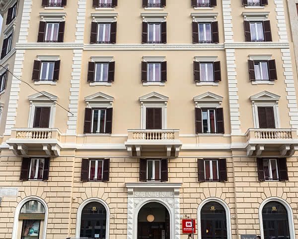 MEININGER Roma Termini — Property
