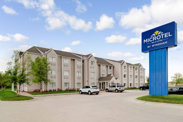 Microtel Inn Suites by Wyndham Bellevue Omaha — Property