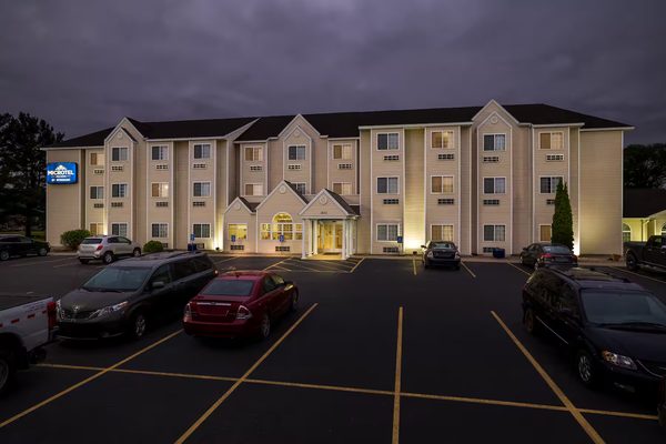 Microtel Inn Suites by Wyndham Prairie du Chien — Property
