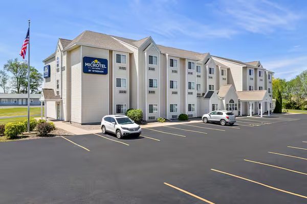 Microtel Inn Suites by Wyndham Prairie du Chien — Property
