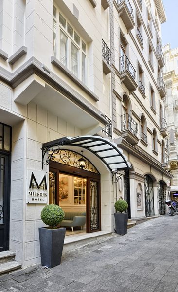 Mirrors Hotel Istanbul — Property