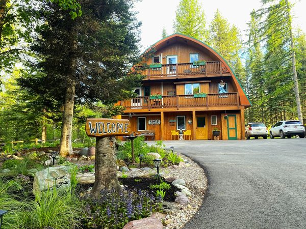 Moss Mountain Inn Columbia Falls Montana — Property