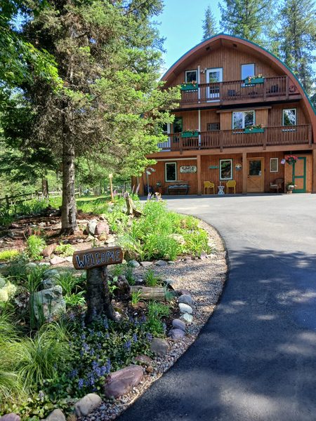 Moss Mountain Inn Columbia Falls Montana — Property