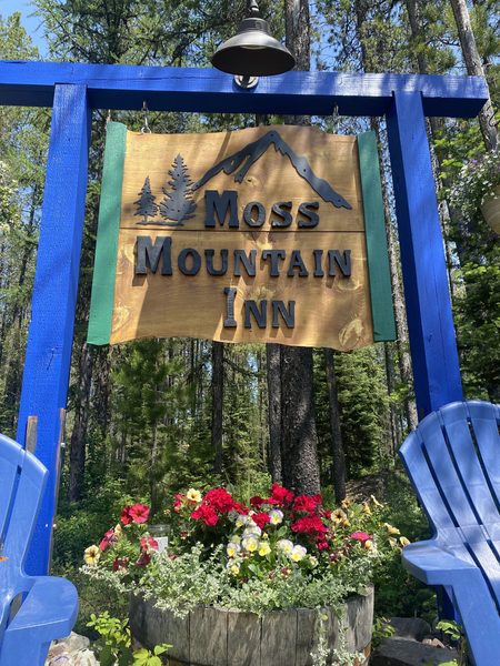 Moss Mountain Inn Columbia Falls Montana — Property