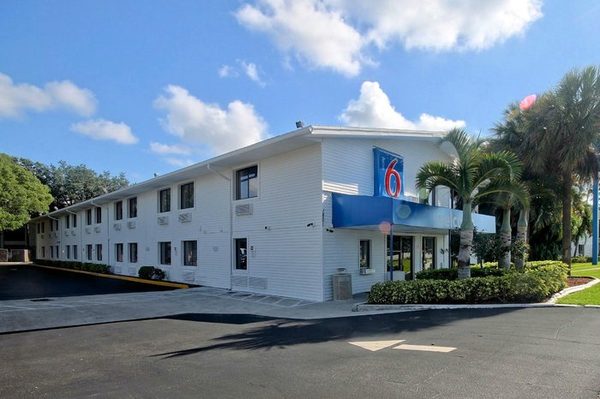 Motel 6 Fort Lauderdale FL — Property