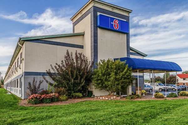 Motel 6 Green Bay WI Lambeau — Property