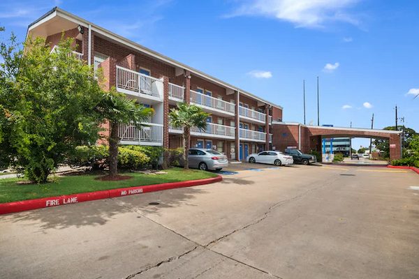 Motel 6 Houston TX Brookhollow — Property