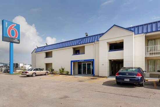 Motel 6 Houston TX East — Property