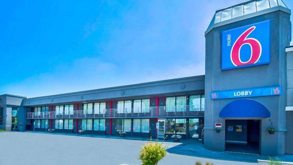 Motel 6 Louisville KY Airport Fair Expo — Property