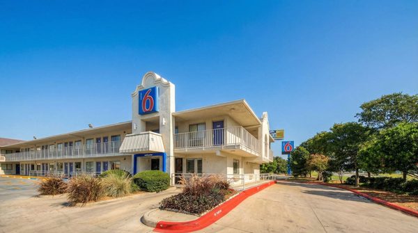 Motel 6 San Antonio TX Six Flags Fiesta TX LA Cantera Area — Property