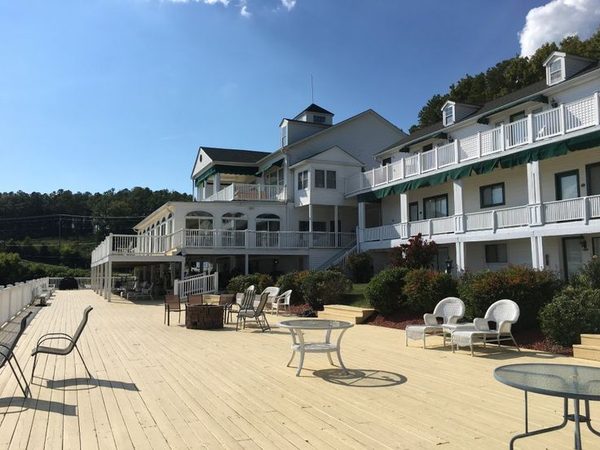 Mountain Harbor Inn Resort On the Lake — Property