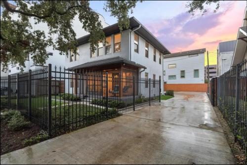 MyCrib Houston Hostel — Property