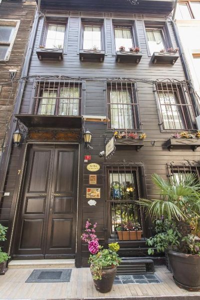 Naz Wooden House Inn Istanbul — Property