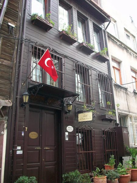 Naz Wooden House Inn Istanbul — Property