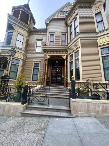Neighboourgood Sutter Mansion — Property