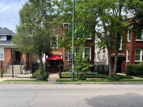 Nina s Bed and Breakfast Chicago Illinois — Property