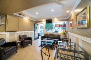 Nite Inn At Universal City Los Angeles California — Property