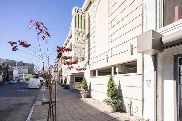Nob Hill Motor Inn — Property