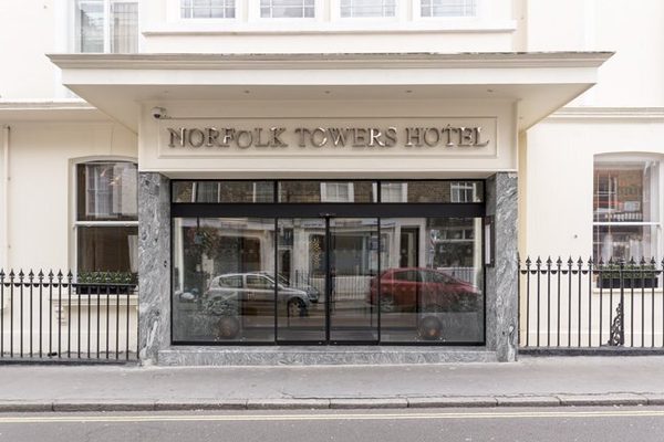 Norfolk Towers Paddington Hotel — Property
