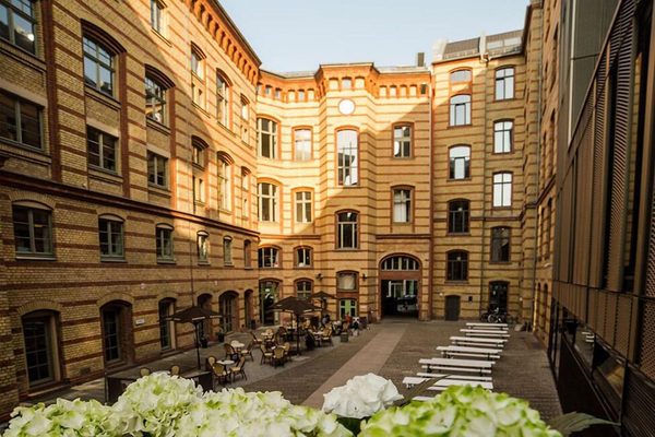 Numa Berlin Weinmeister — Property