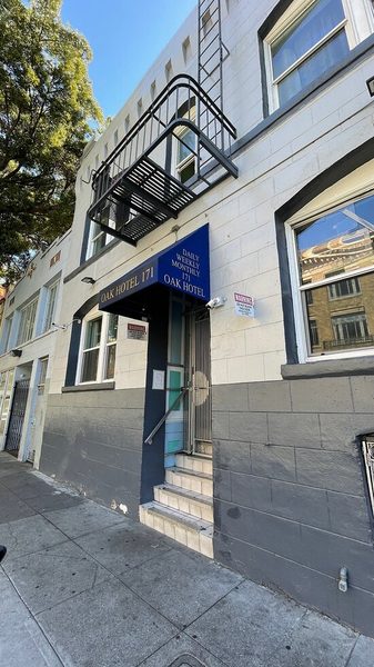 Oak Hotel — Property