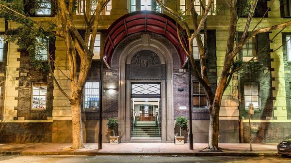 Oaks Sydney Goldsbrough Suites — Property