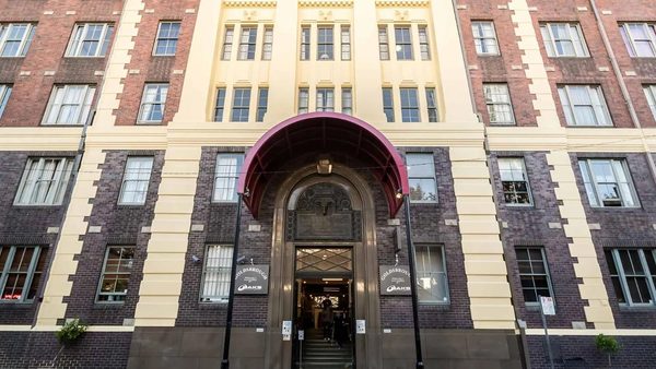 Oaks Sydney Goldsbrough Suites — Property