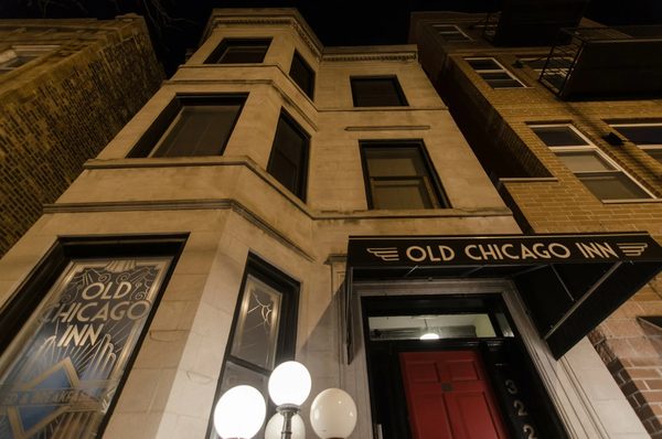 Old Chicago Inn featuring Room 13 Chicago Illinois — Property