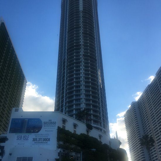 Opera Suites Marina Miami Florida — Property