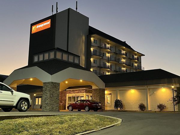 Orangewood Inn Suites Kansas City Airport Kansas City Missouri — Property