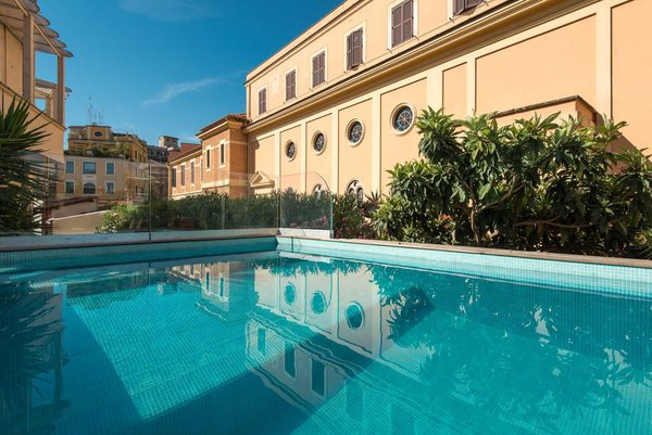 Palm Gallery Hotel — Property