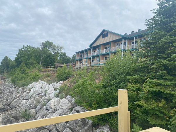 Paradise Lakefront Lodge — Property