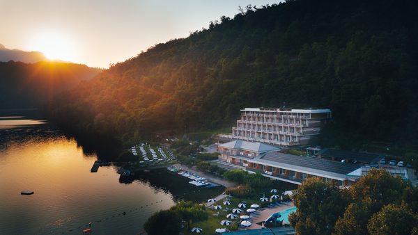 Parc Hotel Du Lac — Property