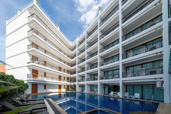 Paripas Patong Resort — Property
