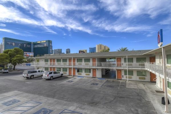 Park Inn by Radisson Las Vegas Tropicana Las Vegas Nevada — Property