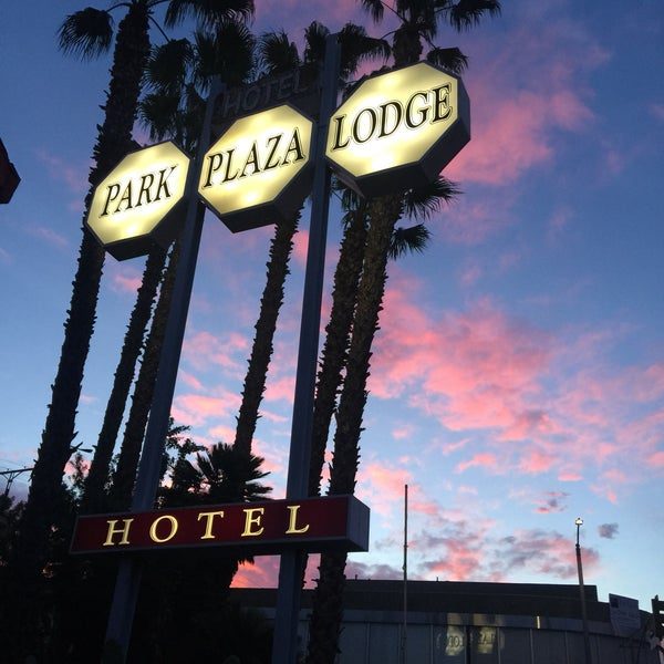Park Plaza Lodge Hotel Los Angeles California — Property