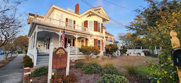 Pecan Tree Inn — Property