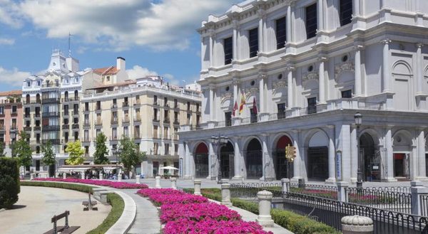 Petit Hostel Palacio Real — Property