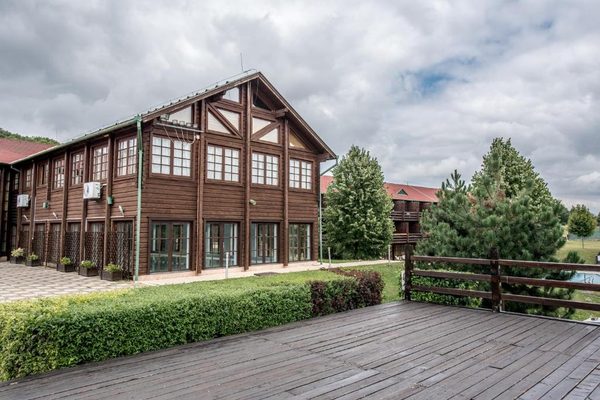 Petnehazy Aparthotel — Property