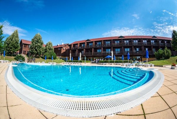 Petnehazy Aparthotel — Property