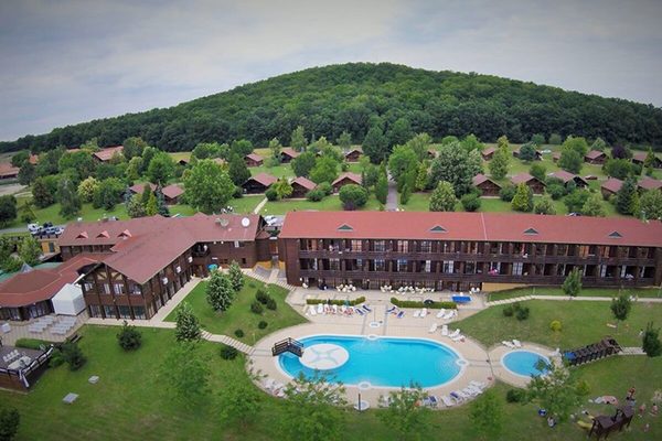 Petnehazy Aparthotel — Property