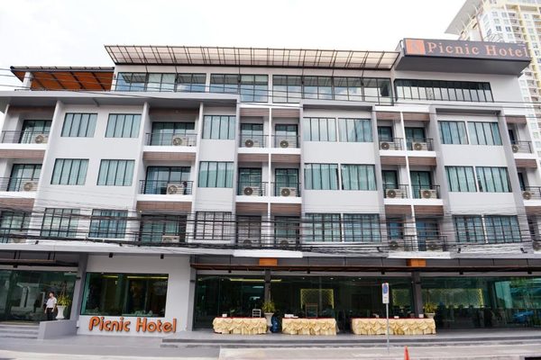 Picnic Hotel Bangkok — Property