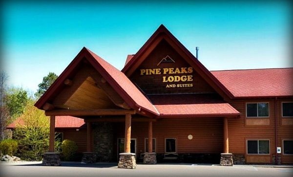 Pine Peaks Lodge and Suites — Property