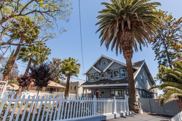 Pineapple Hostel Los Angeles California — Property